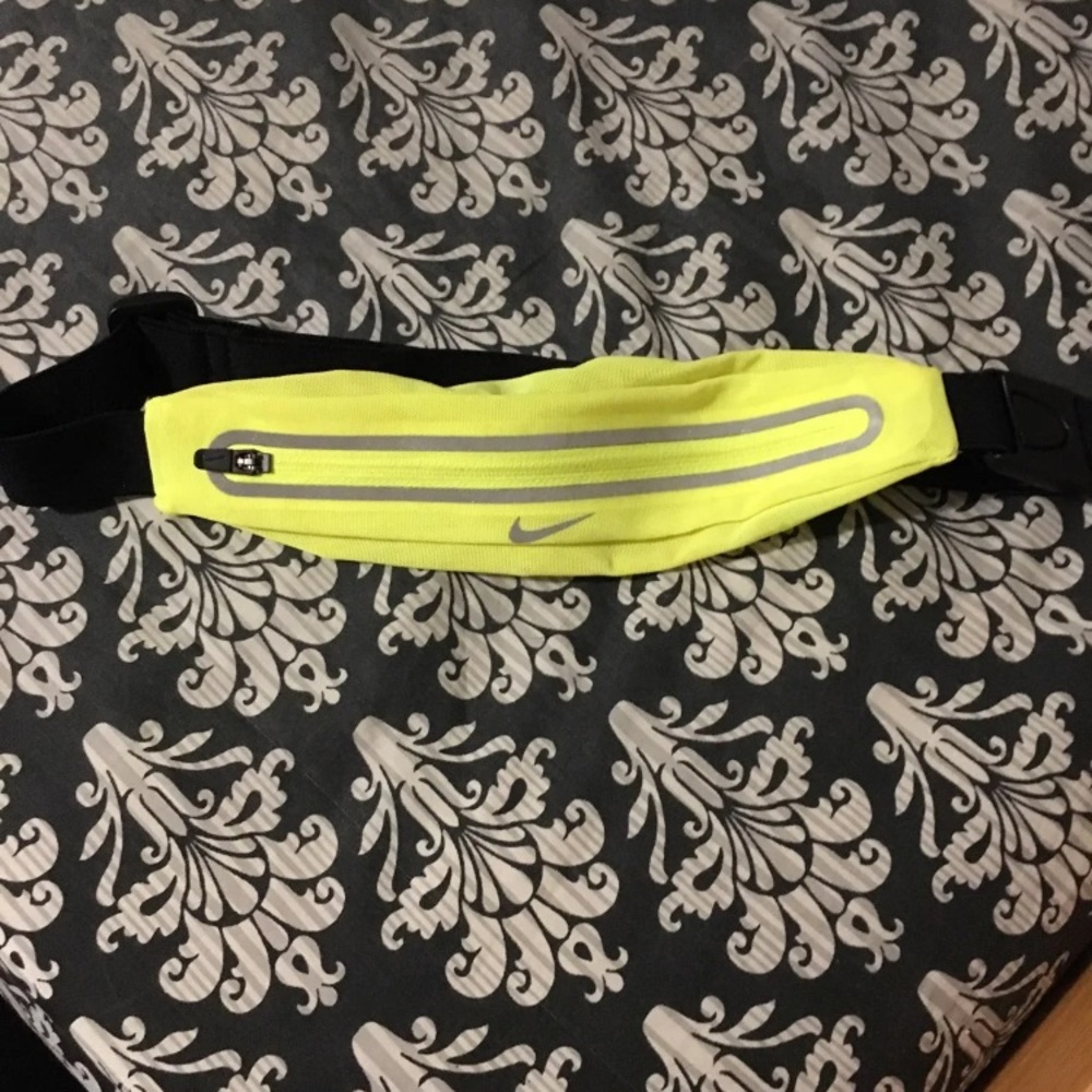 Nike reflective running belt